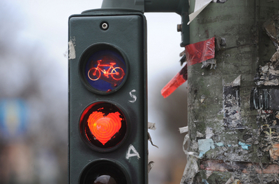 赤信号、よーく見たら赤いハート