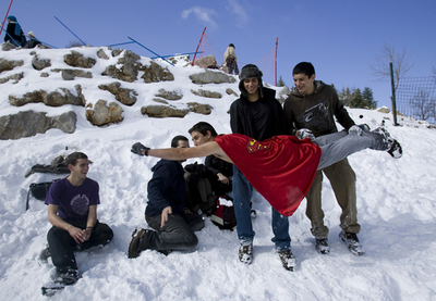 透明のマントももうすぐ？物体が見えなくなる物質「メタフレックス」