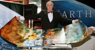 3000部限定の豪華世界地図、その名も「アース」