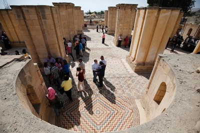 パレスチナで8世紀のモザイク床公開、中東最大級 