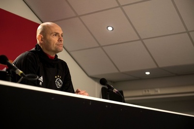 アヤックス、カイザー監督やベルカンプコーチらを解任