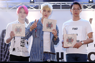 JYJ、新アルバムを記念しサイン会開催