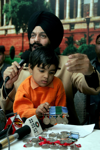 国会襲撃事件関与のカシミール人死刑求め、元軍人らが政府に圧力 - インド