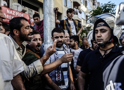 トルコ炭鉱爆発現場でデモ、警官隊と衝突 高まる政府への怒り