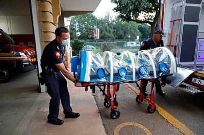 コロナ感染急増の南ア、酒類販売を禁止