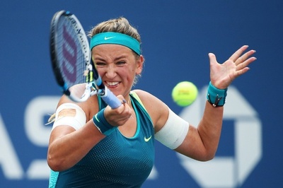 両腕にテーピングのアザレンカが全米8強、次戦はハレプと激突