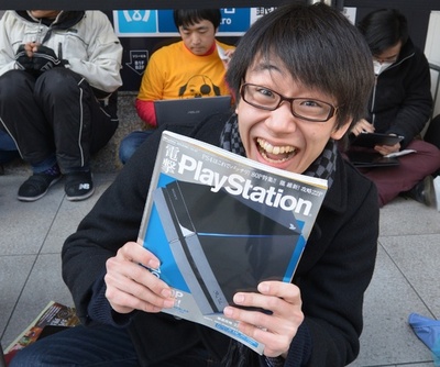 ソニー「PS4」に長蛇の列、22日いよいよ日本発売