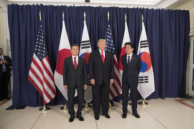 トランプ大統領、米朝会談後に日韓首脳と電話会談