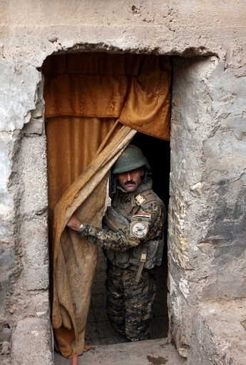 米軍が撤退したイラク・モスルで爆弾攻撃相次ぎ12人死亡