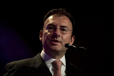 トランプ氏との会談設定があだ？ メキシコ財務相が辞任