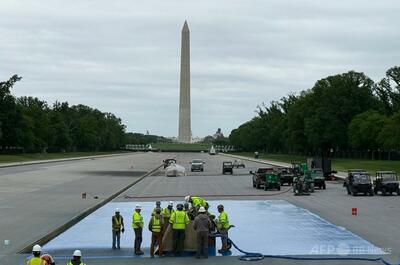 リンカーン記念堂のリフレクティングプール、トランプ氏指示で星条旗の青に
