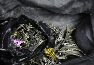 パリ市警、「エッフェル塔」270トン相当を押収