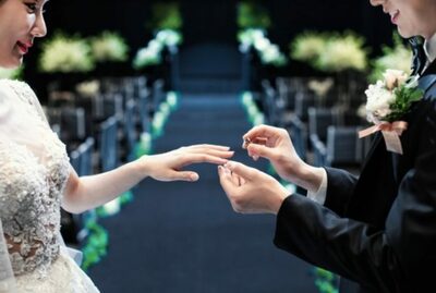 遠く済州島で結婚式の友人「飛行機代出すから来て」と言ったきり沈黙…あえて行くべきか