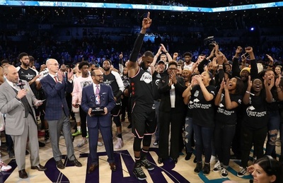 チームレブロンが20点差から逆転勝ち、MVPはデュラント NBA球宴