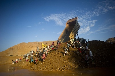 ミャンマーのひすい採掘場で土砂崩れ、少なくとも11人死亡