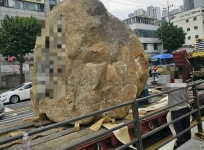 ソウルの新築マンション敷地に多数の巨石…「1個600万円」に住民騒然「浪費だ！」