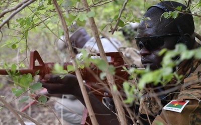 イスラム過激派が2度の車両攻撃、29人死亡 ブルキナファソ