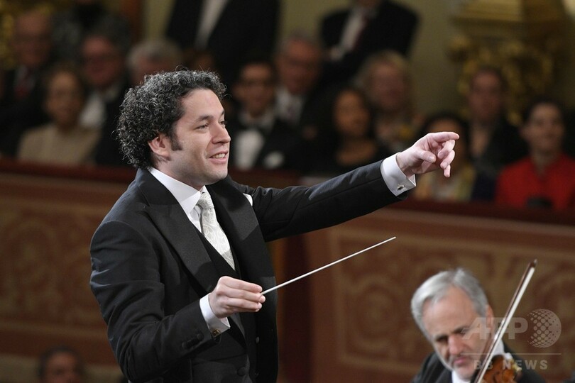 ウィーン・フィル新年コンサート、最年少グスターボ・ドゥダメル氏が指揮