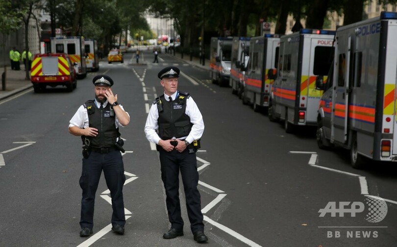 英国会そばで車暴走、3人負傷 テロ容疑で運転手逮捕