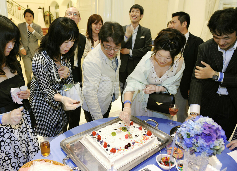 加熱する日本の「婚活」、その実態は？