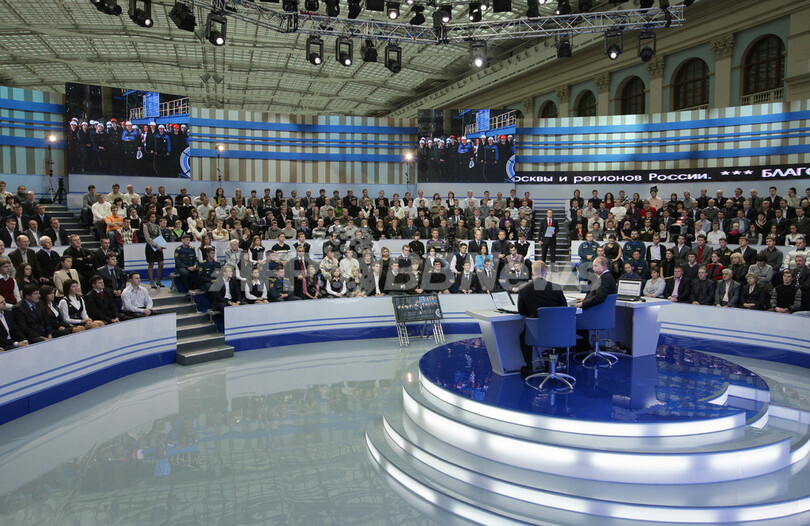 プーチン露首相、次期大統領選出馬の可能性を示唆