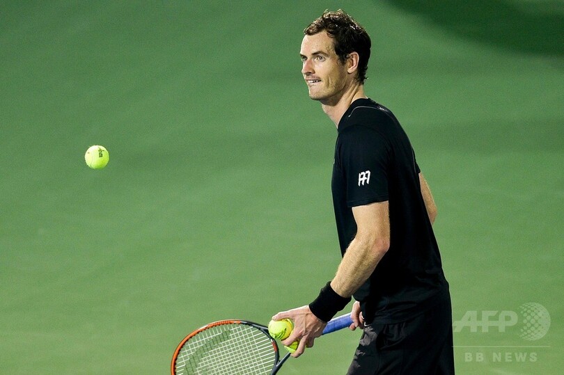 フェデラーが敗れる波乱、予選勝者の116位に不覚 ドバイ選手権