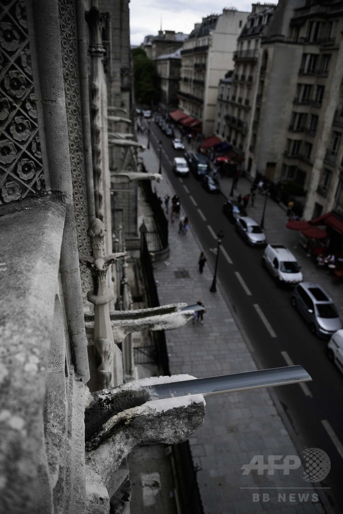 ぼろぼろのノートルダム大聖堂の栄光を再び、パリ