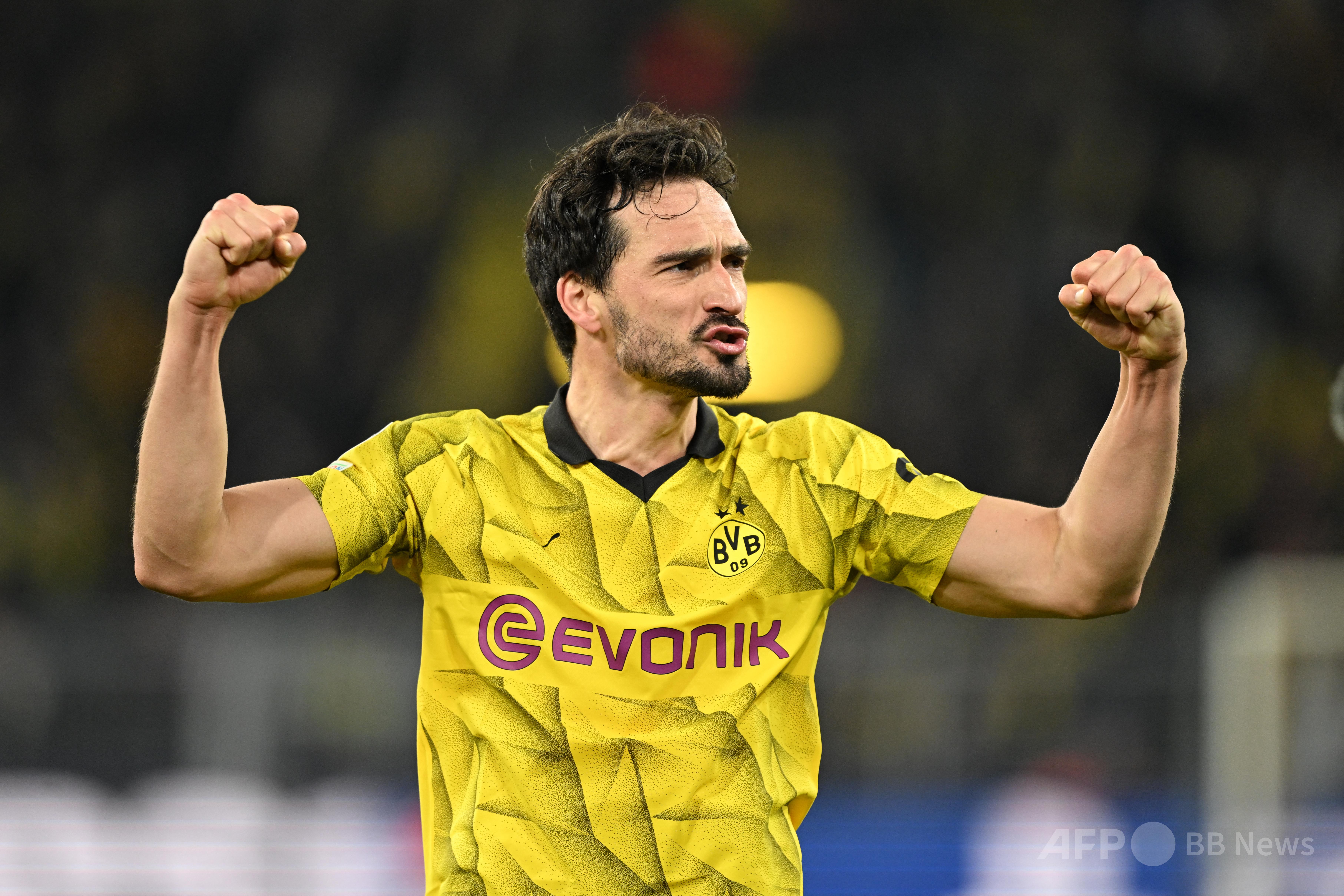 マッツ・フンメルス直筆サイン入り超大型写真…元ドイツ代表サッカー選手… マッツ・フンメルス直筆サイン入り超大型写真…Mats HUMMELS…元