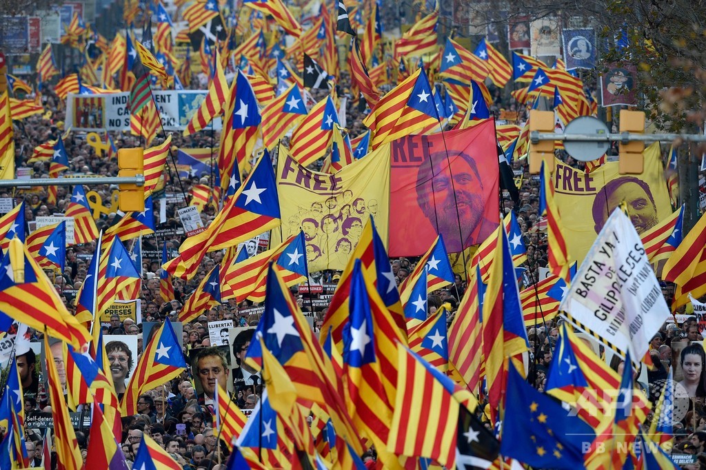 バルセロナで20万人がデモ カタルーニャ独立派の公判に抗議 写真18枚 国際ニュース：AFPBB News