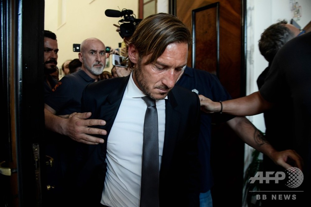 トッティ氏が30年一筋のローマ退団 「お荷物だった」 写真10枚 国際