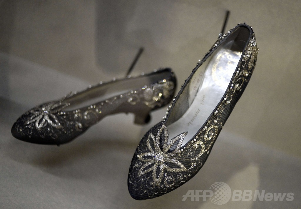 パリ・モード博物館で「仏ファッション―50年代のエレガンス」展、貴重なアーカイブの数々