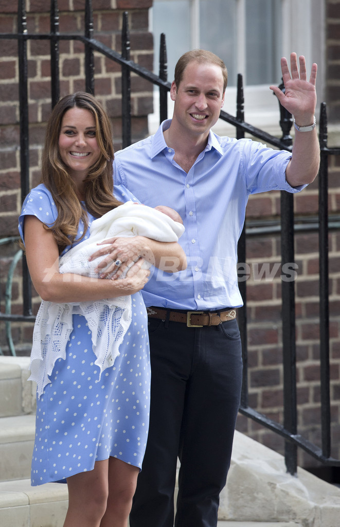 キャサリン妃 退院の際に着用したのは ジェニー パッカム の水玉ワンピ 写真5枚 マリ クレール スタイル Marie Claire Style