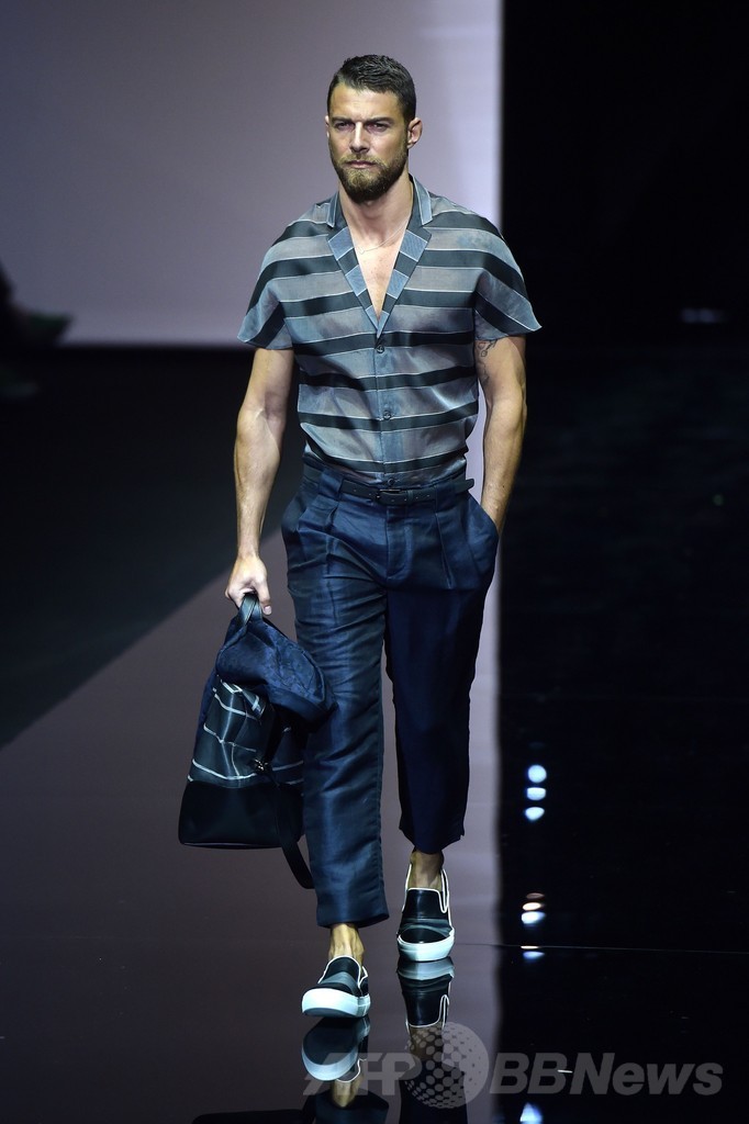モノトーンのクリーンなスタイル、「エンポリオ アルマーニ」15年春夏メンズ
