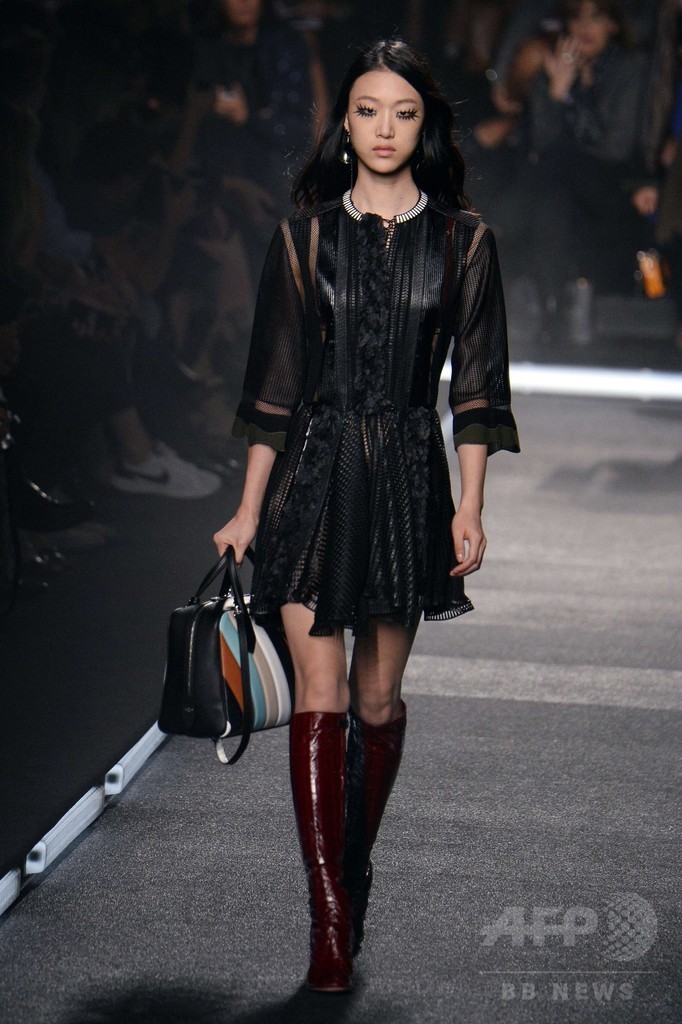 「ルイ・ヴィトン ファウンデーション」で初のショー、「ルイ・ヴィトン」15年春夏