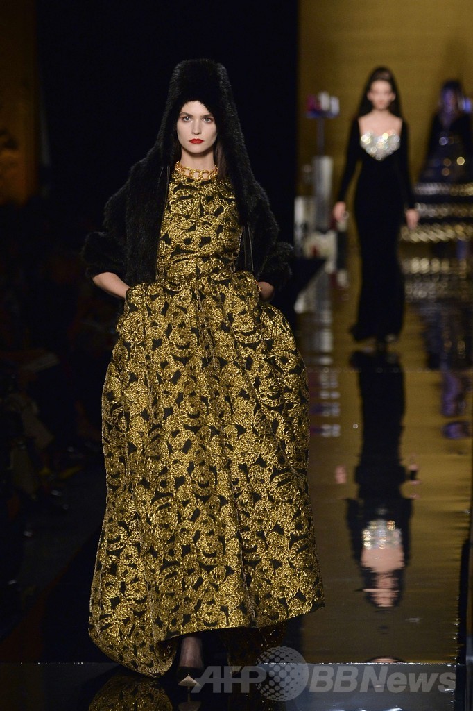 「ひげ面の女装歌手」も登場、J.P.ゴルチエ14/15年秋冬オートクチュール