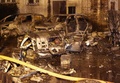 ロシア南西部エイスクの住宅地に墜落したスホイ34戦闘爆撃機の残骸（2022年10月17日撮影）。(c)STRINGER / AFP