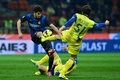 12-13イタリア・セリエAは10日、第24節の試合が行われ、インテル（Inter Milan）が3-1でキエーボ・ベローナ（Chievo Verona）を下した。

キエーボ・ベローナのフランチェスコ・アチェルビ（Francesco Acerbi、右）とボールを競るインテルのアンドレア・ラノッキア（Andrea Ranocchia、2013年2月10日撮影）。(c)AFP/GIUSEPPE CACACE