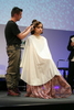 都内で開催されたヘアスタイリングブランド「サンスター VO5」の新作「スーパーキープヘアスプレイ」発表会にて。オススメのアレンジを提案するヘアスタイリストのシャーリー・ル・マンデュ（CHARLIE LE MINDU、2011年3月8日撮影）。(c)MODE PRESS