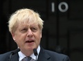 英ロンドンの首相官邸前で話すボリス・ジョンソン氏（2022年7月7日撮影）。(c)JUSTIN TALLIS / AFP