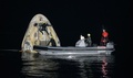 米フロリダ州パナマシティー沖に着水した宇宙開発企業スペースXの有人宇宙船クルードラゴン。米航空宇宙局（NASA）提供（2021年5月2日公開）。(c)AFP PHOTO /NASA/Bill INGALLS