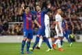 サッカー欧州チャンピオンズリーグ決勝トーナメント1回戦第2戦、FCバルセロナ対パリ・サンジェルマン。審判の判定に不満を訴えるFCバルセロナのジェラール・ピケ（中央、2017年3月8日撮影）。(c)AFP/PAU BARRENA