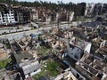 ウクライナの首都キーウ近郊のイルピンで、破壊された住宅街の空撮写真（2022年4月24日撮影、資料写真）。(c)Genya SAVILOV / AFP