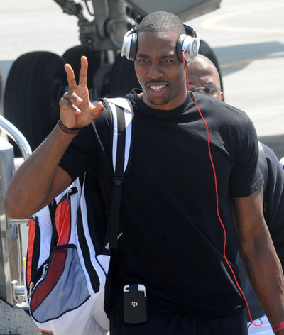 ロケッツとペイサーズ、対戦控えフィリピンに到着