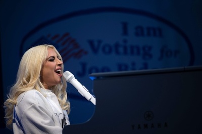 レディー・ガガさんも応援、バイデン陣営最後の訴え 米大統領選