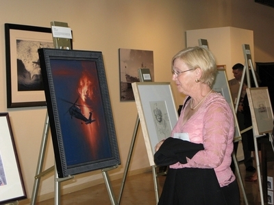 心の内面も描く米軍の従軍画家たち、イラクとアフガニスタンで見たものとは