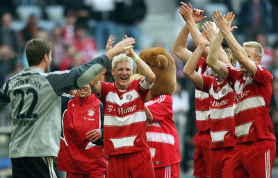 バイエルン シュツットガルト下し勝ち点差広げる