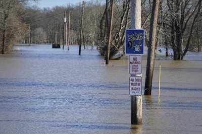 米中西部の洪水、犠牲者23人に ダム・堤防も限界に近付く