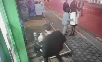 韓国コンビニ店員が1時間かけて作った「雪だるま」…笑いながら蹴り壊した“冷血”若者