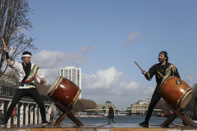 福島第1原発事故から8年、仏パリで原発反対デモ