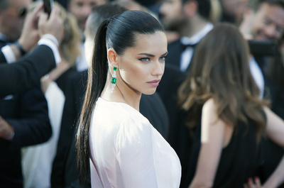 アドリアナ・リマ、艶やかな髪の秘けつはあの食材！